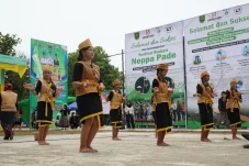Festival Neppa Pade Semarakkan HUT ke-258 Kampung Inaran, PT Berau Coal Dukung Pelestarian Budaya dan Sukseskan STBM Pertama di Berau