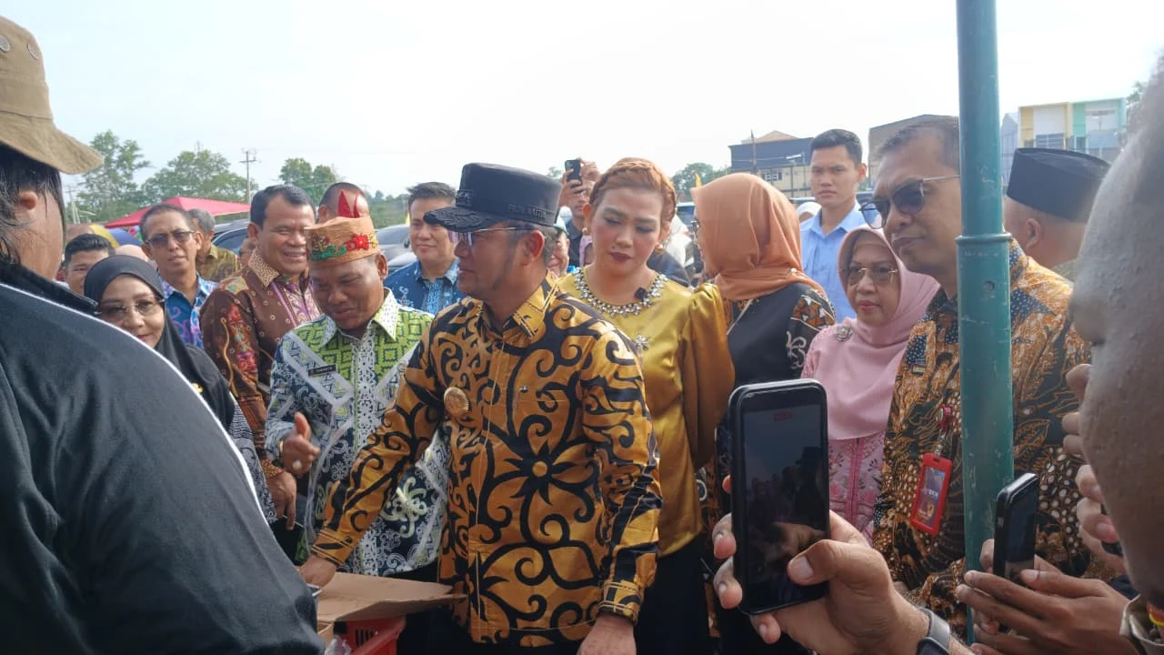 Ramai Diserbu Warga Berau, Rudy Mas’ud Minta Pasar Ikan Murah Terus Rutin Digelar
