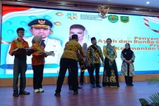 Puncak Harganas 2026, Gubernur Kaltim dan Bupati Berau Dikukuhkan Jadi Ayah-Bunda Genre