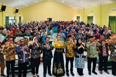 1.040 Mahasiswa Terima Bantuan Gratispol, Ribuan Guru dan Penjaga Rumah Ibadah Juga Dapat Insentif