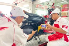 AHASS Bekali Siswa Magang SMK Negeri 6 PPU dengan Pengetahuan Mendalam mengenai Pelumasan Mesin