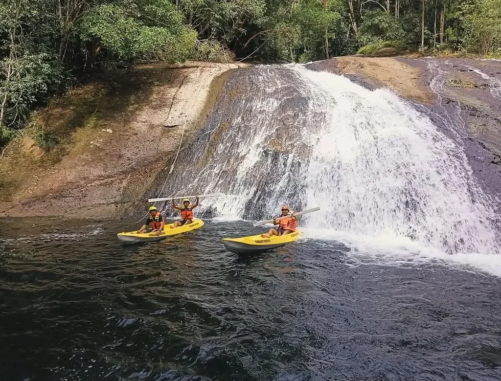 Suasana air terjun di Tembalang, Tepian Buah, Segah, Berau, Kalatim. (tiktok: dani rosadi)