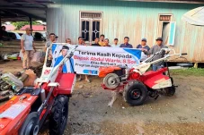 Di Tengah Efisiensi Anggaran, Abdul Waris Salurkan Bantuan Kultivator untuk Petani Suka Murya