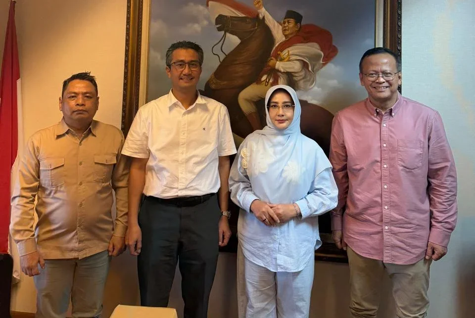 Pertegas Komitmen Bangun SDN 001 Filial Birang, Sri Juniarsih Temui Langsung Dirut PT TRH di Jakarta