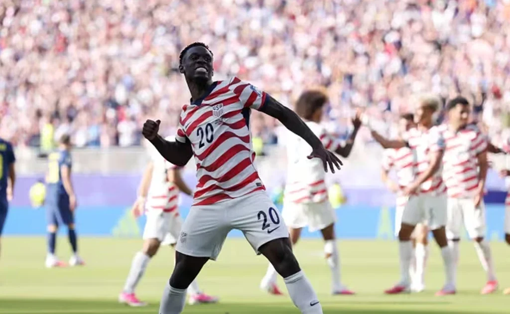 Selebrasi gol Folarin Balogun di laga Amerika Serikat vs Bosnia (fifa.com)
