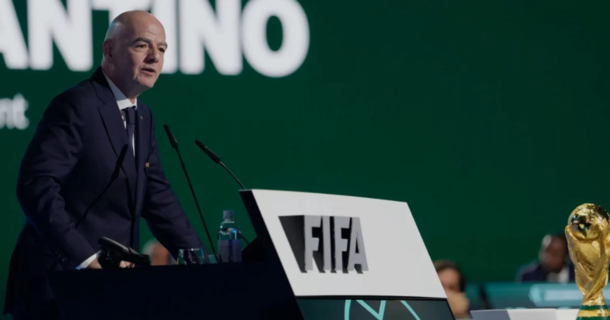 Ramai-ramai Lawan Gianni Infantino Usai Presiden FIFA Mau Jual Piala Dunia