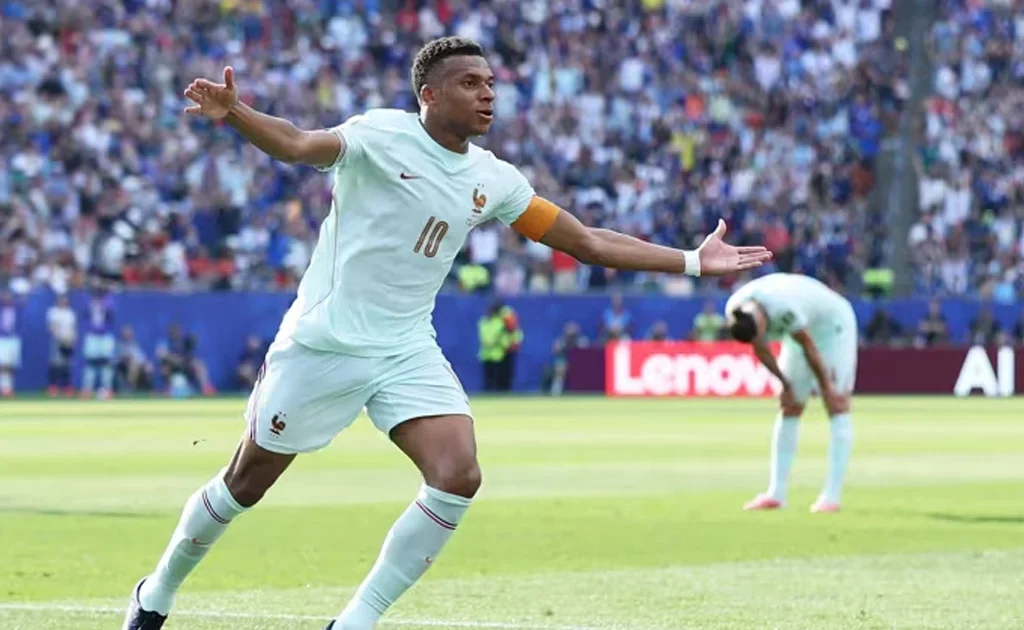 Kylian Mbappe usai cetak gol di laga perempat final Piala Dunia Perancis vs Maroko (fifa.com)