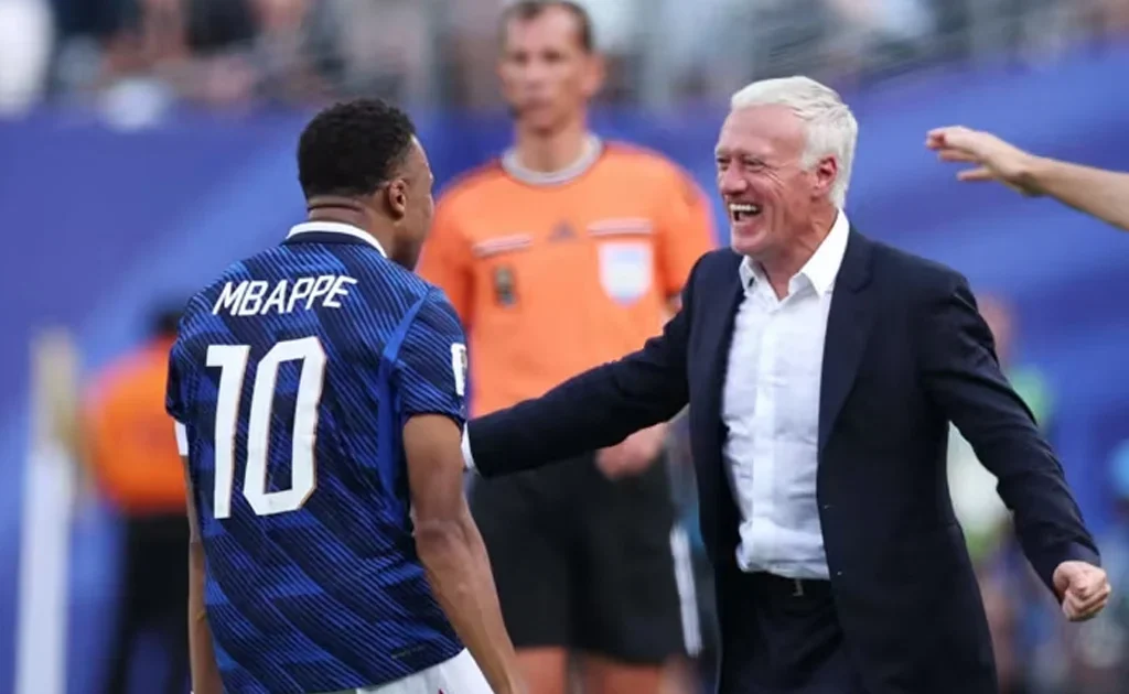 Didier Deschamps dan Kylian Mbappe (fifa.com)