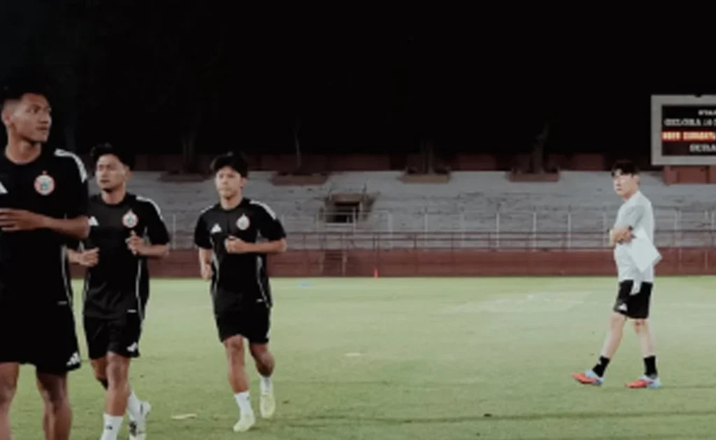 Pelatih Shin Tae Yong saat sesi latihan Persija Jakarta (Instagram/@persija)