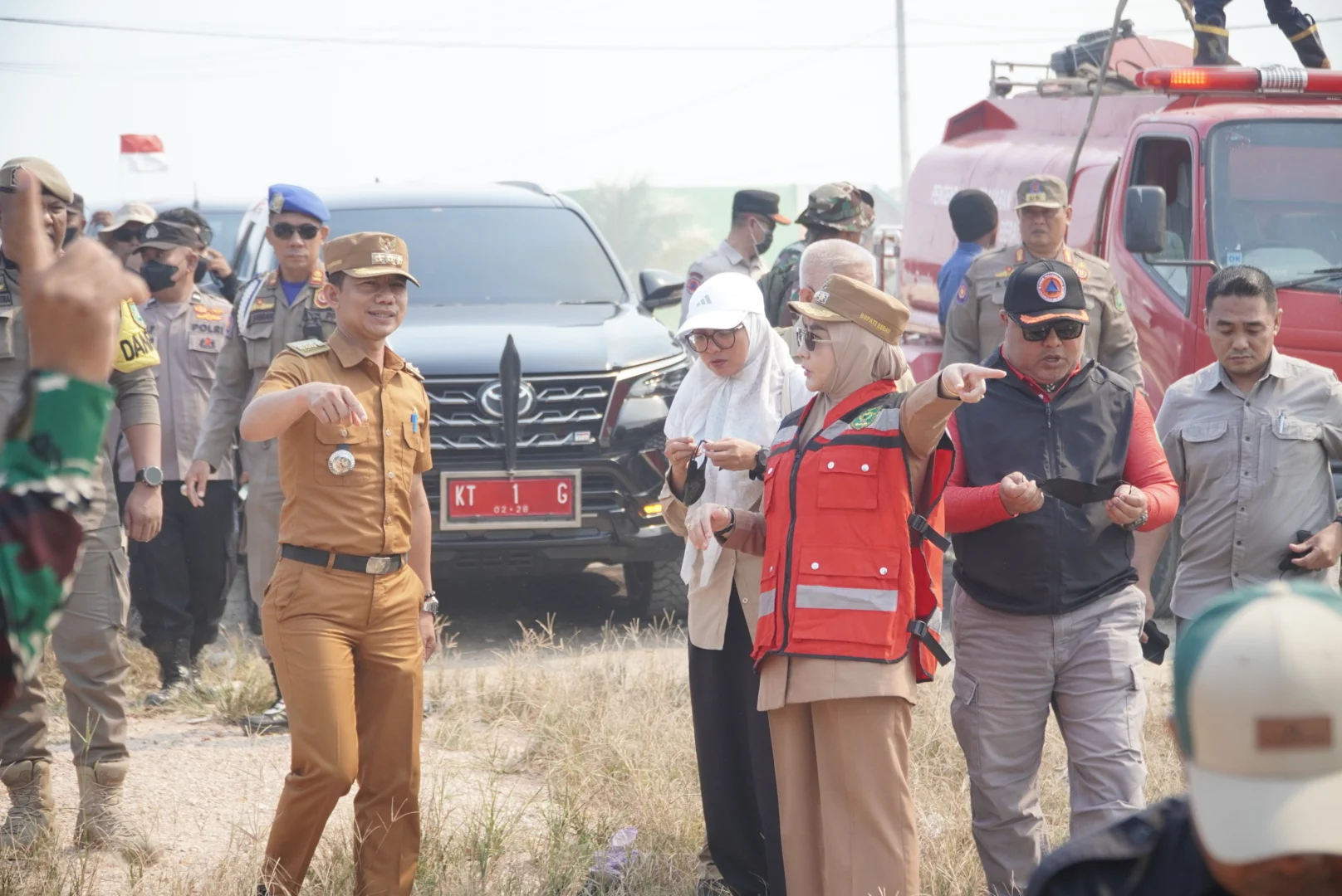 Bupati Berau, Sri Juniarsih, bersama jajaran Forkopimda meninjau lokasi karhutla di Kilometer 9 Kampung Labanan, Kecamatan Teluk Bayur, Selasa (18/8/2026).