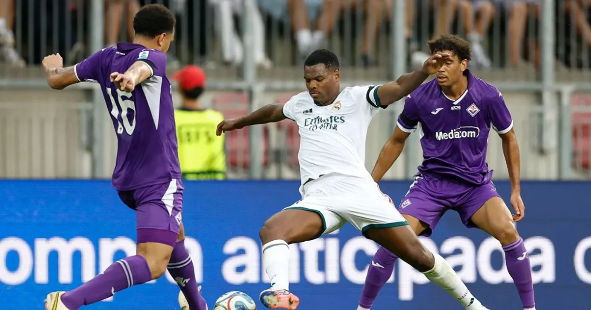 Dumfries dan Trent Saling Rebut Perhatian Mourinho di Real Madrid