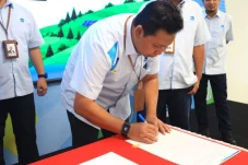 Perkuat Implementasi ESG, PLN UIP Kalimantan Bagian Timur Tandatangani Komitmen dan Kebijakan Bisnis Berkelanjutan