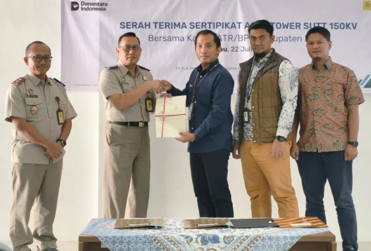 Perkuat Kepastian Hukum Aset, PLN Terima 15 Sertifikat Tanah di Berau