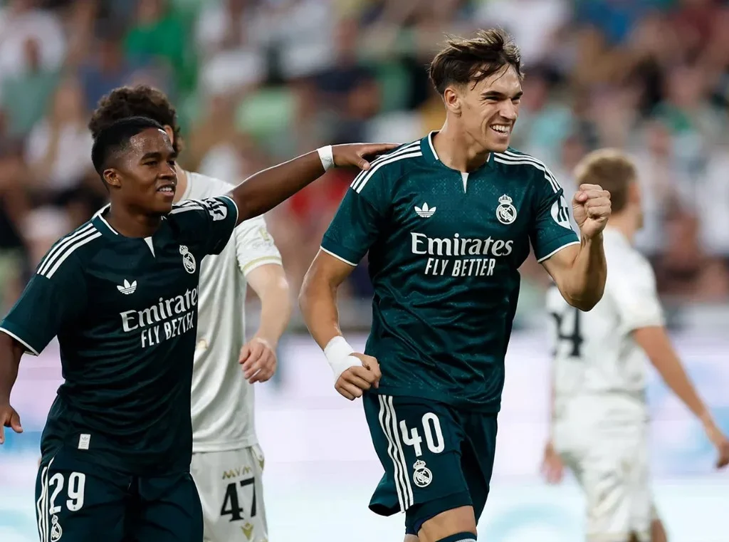 Selebrasi kegembiraan Carlos Espi yang mencetak gol untuk Real Madrid vs Ferencvaros. (realmadrid.com)