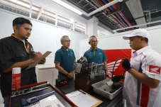 Perkuat Komitmen Hadirkan Layanan Servis Motor Terbaik, Ribuan Teknisi Bengkel AHASS Asah Kompetensi di Technical Skill Contest