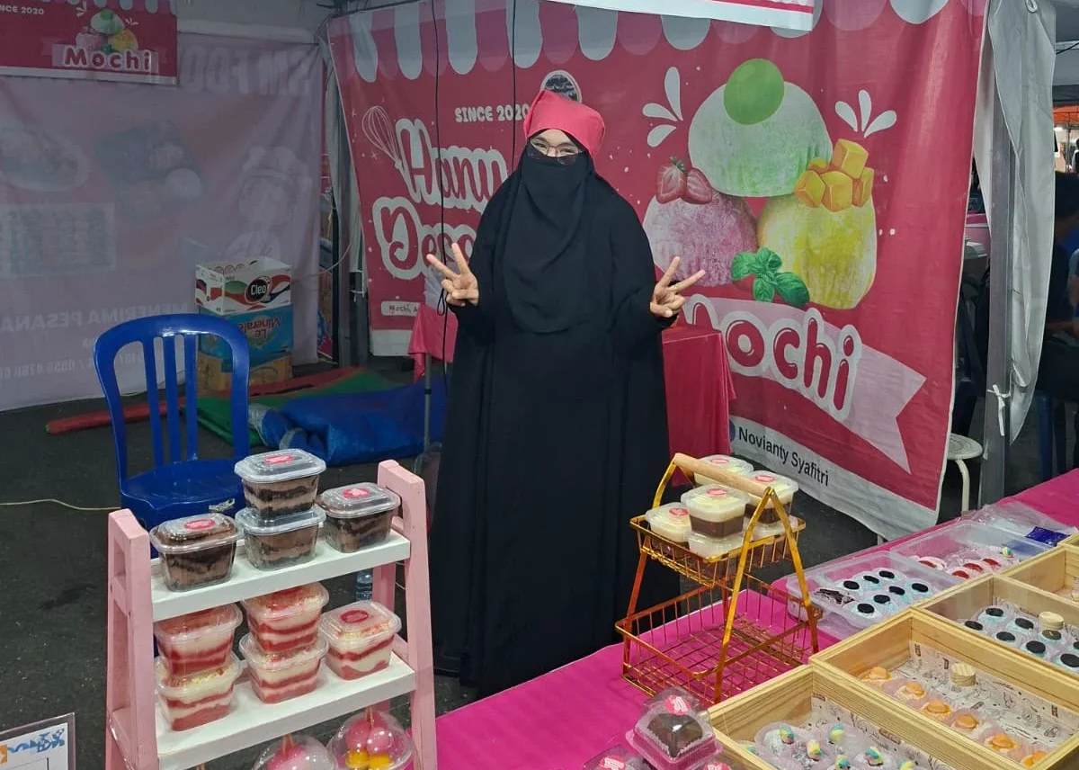 Konsisten dengan Lapak Pink, Hany Dessert Sukses Menarik Pelanggan di Berau