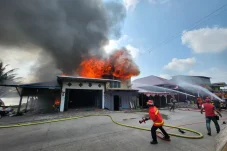 10 Unit Mobil Damkar Dikerahkan, Kebakaran di Jalan Milono Hanguskan 3 Bangunan