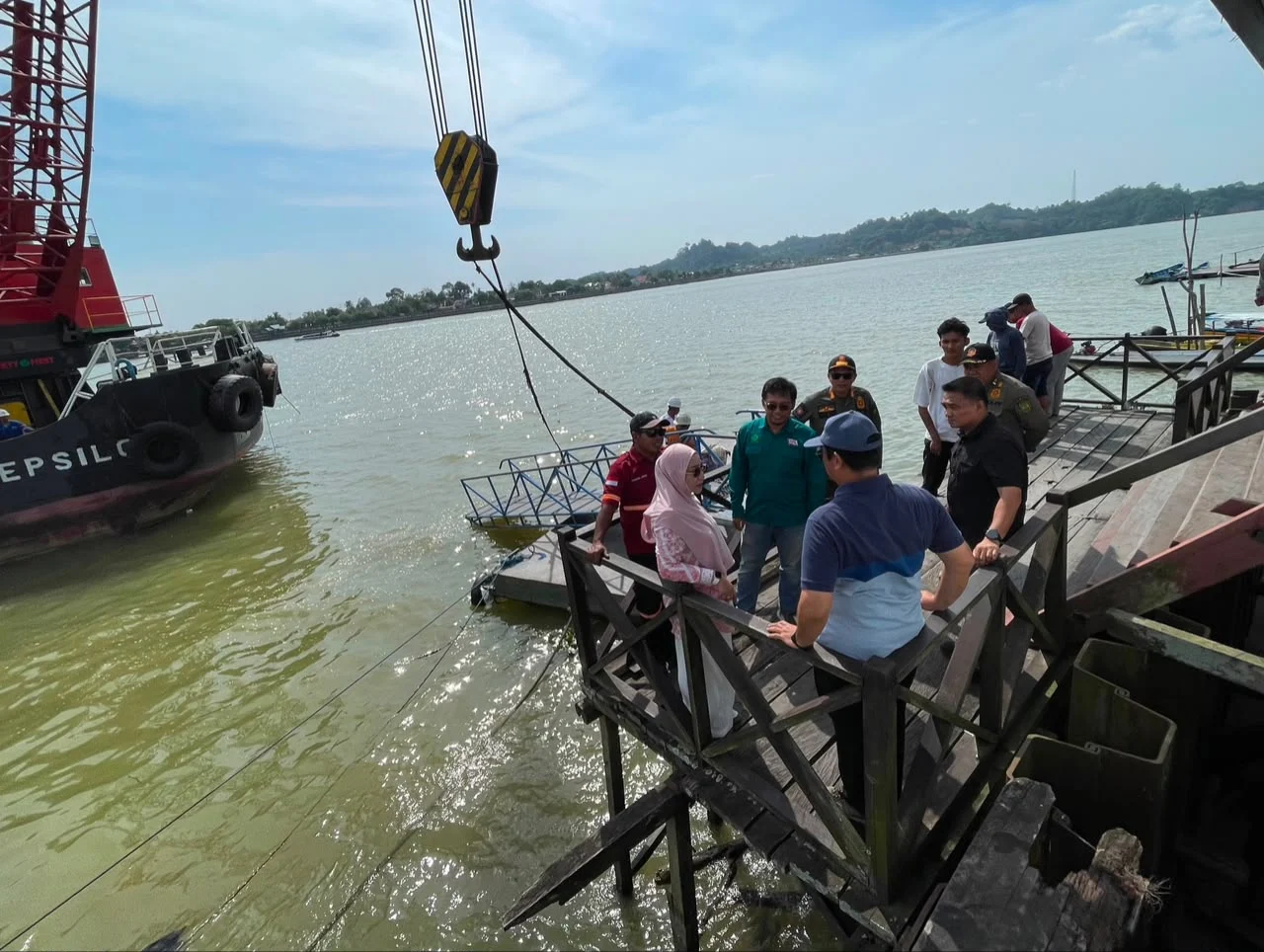 Tinjau Kerusakan Dermaga dan Turap Jalan Ahmad Yani, Sri Juniarsih Tak Mau Cuma Perbaikan Tambal Sulam