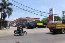 Rela Nunggu Berjam-jam Demi BBM, Warga Akui Antrean di SPBU Sudah Jadi Rutinitas 