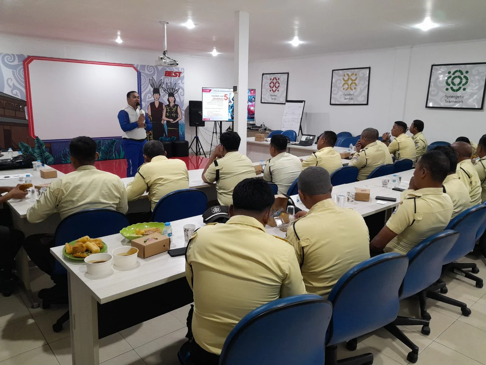 Astra Motor Kaltim 1 Perkuat Budaya Keselamatan Berkendara Melalui Sosialisasi Safety Riding bagi Security Group Astra Balikpapan