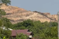 Rumah Retak dan Balita Kena ISPA, Aktivitas Tambang PT MTN di Gunung Tabur Diprotes 100 KK