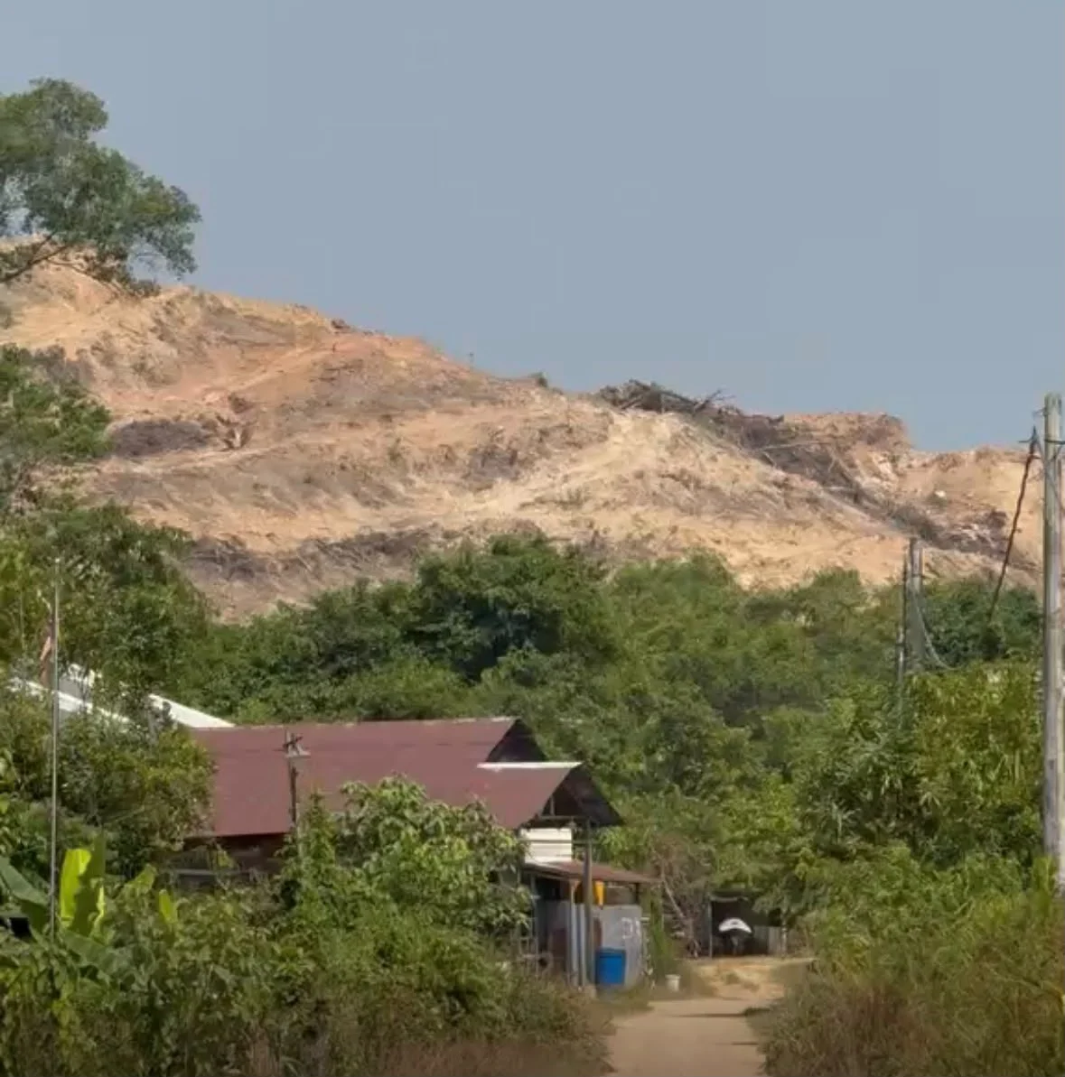 Rumah Retak dan Balita Kena ISPA, Aktivitas Tambang PT MTN di Gunung Tabur Diprotes 100 KK