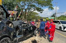 Polisi Ungkap Kronologi Mobil Avanza Hitam Tabrak Tiang Lampu di Kawasan Lamin Teluk Bayur