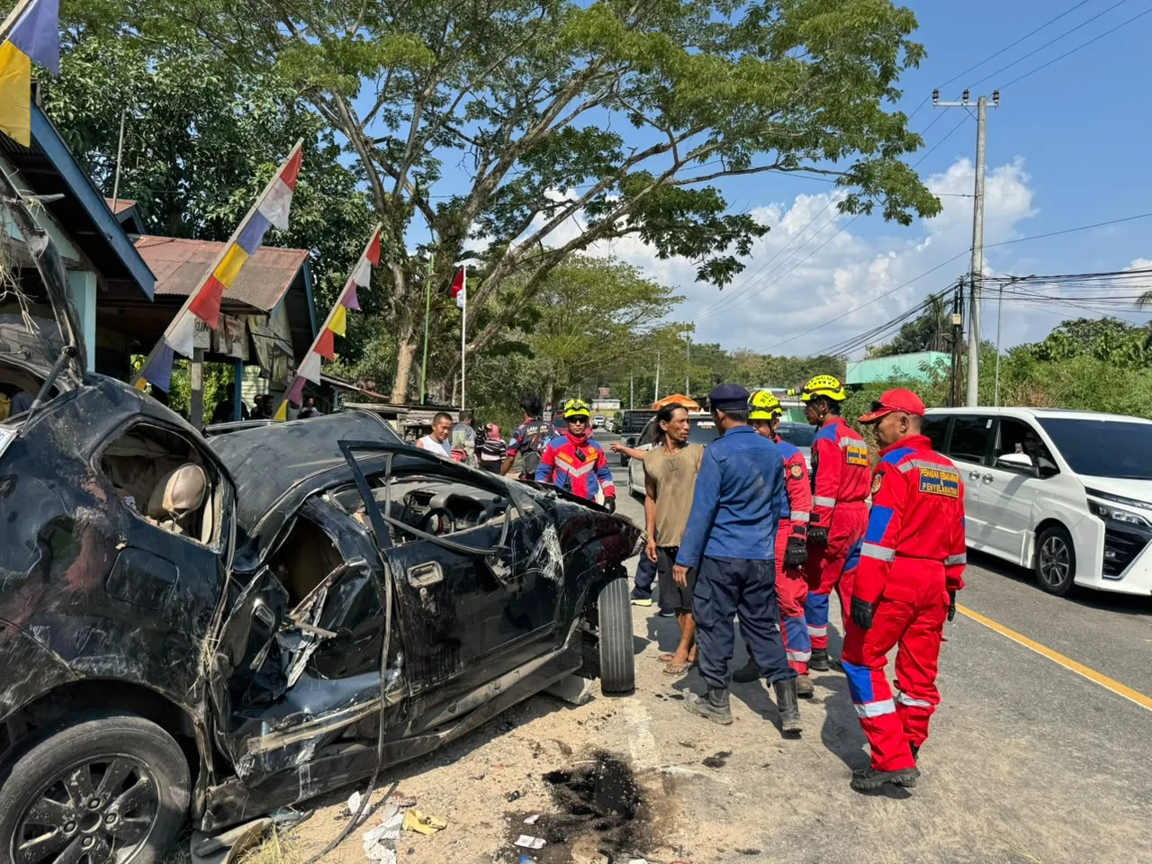 Polisi Ungkap Kronologi Mobil Avanza Hitam Tabrak Tiang Lampu di Kawasan Lamin Teluk Bayur