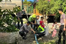 Krisis Air Bersih Hantui RT 7 Gunung Tabur, Warga Dapat Bantuan Polres Berau dan Koramil