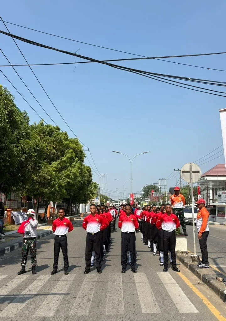 Paskibraka Berau saat menjalani latihan jelang pengibaran bendera HUT ke-81 RI. (ADRIKNI/BT)
