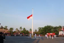 Tangis Haru dan Yel-Yel Kemenangan Warnai Suksesnya Penurunan Bendera HUT ke-81 RI di Berau