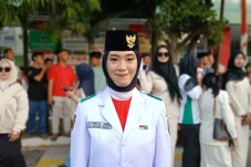 Mimpi Jadi Paskibraka Sejak SMP, Az Zahratul Jannah Sukses Bawa Baki Penurunan Bendera HUT ke-81 RI di Berau