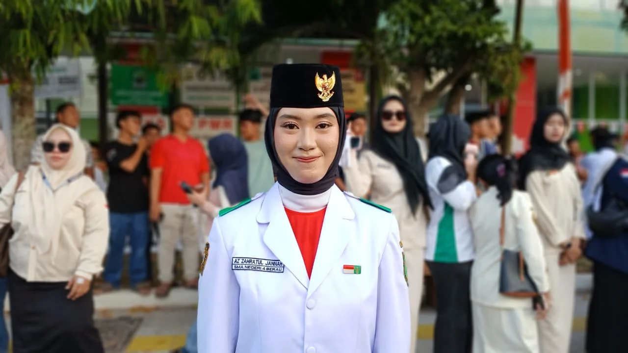 Mimpi Jadi Paskibraka Sejak SMP, Az Zahratul Jannah Sukses Bawa Baki Penurunan Bendera HUT ke-81 RI di Berau