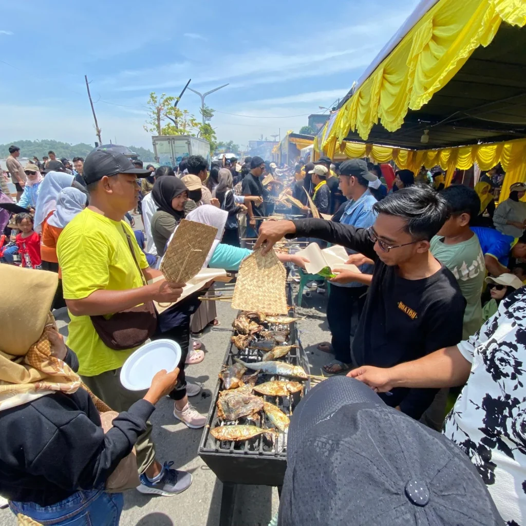 Pesta Bakar Ikan Berau, Manutung Jukut.