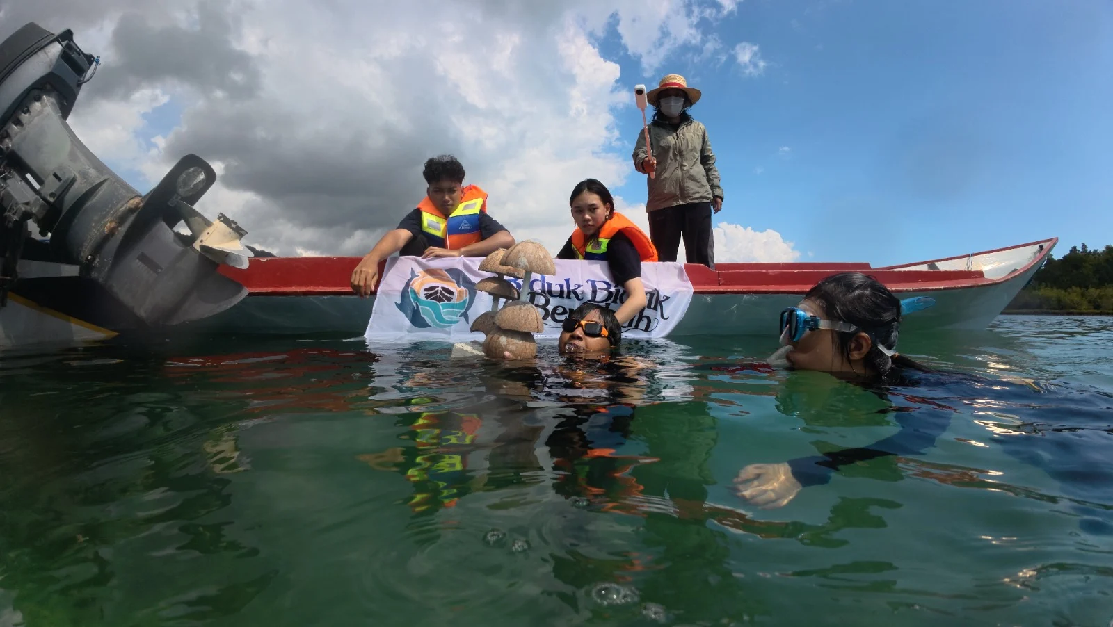 Mahasiswa UGM Pasang Bioreeftek dan Peta Ekosistem Laut, Pulihkan Terumbu Karang Teluk Sulaiman