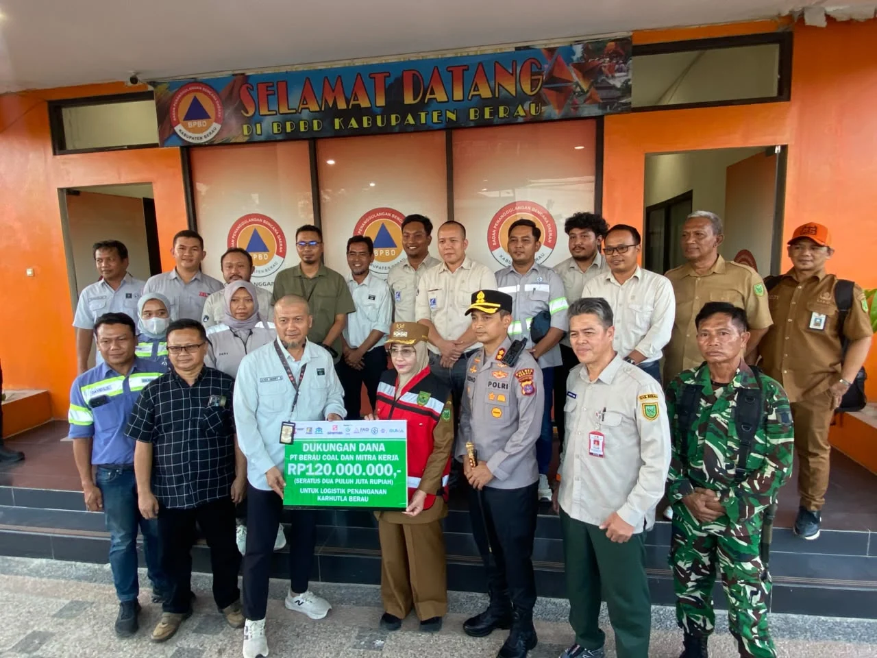 Ringankan Beban Penanganan Karhutla, Berau Coal dan Mitra Kerja Serahkan Bantuan Rp120 Juta 