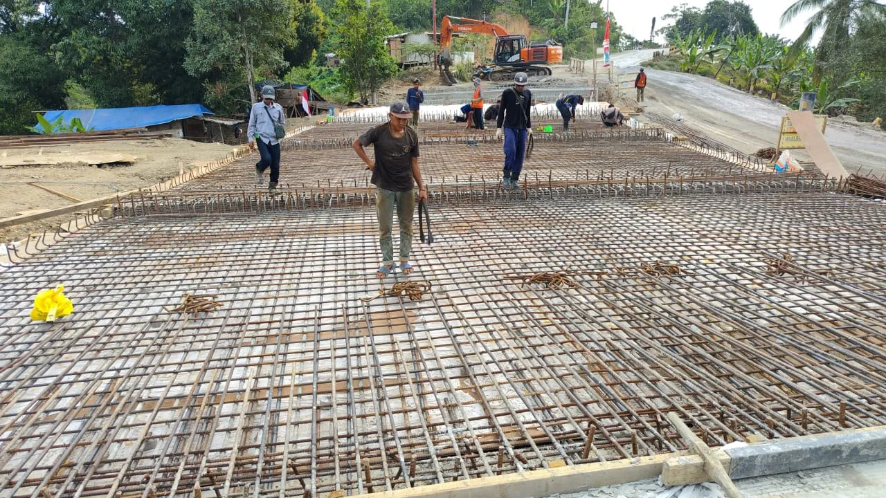 Penanganan Jalan Longsor Maluang Terus Dikebut, Slab Cast In Situ Masuki Tahap Pengecoran