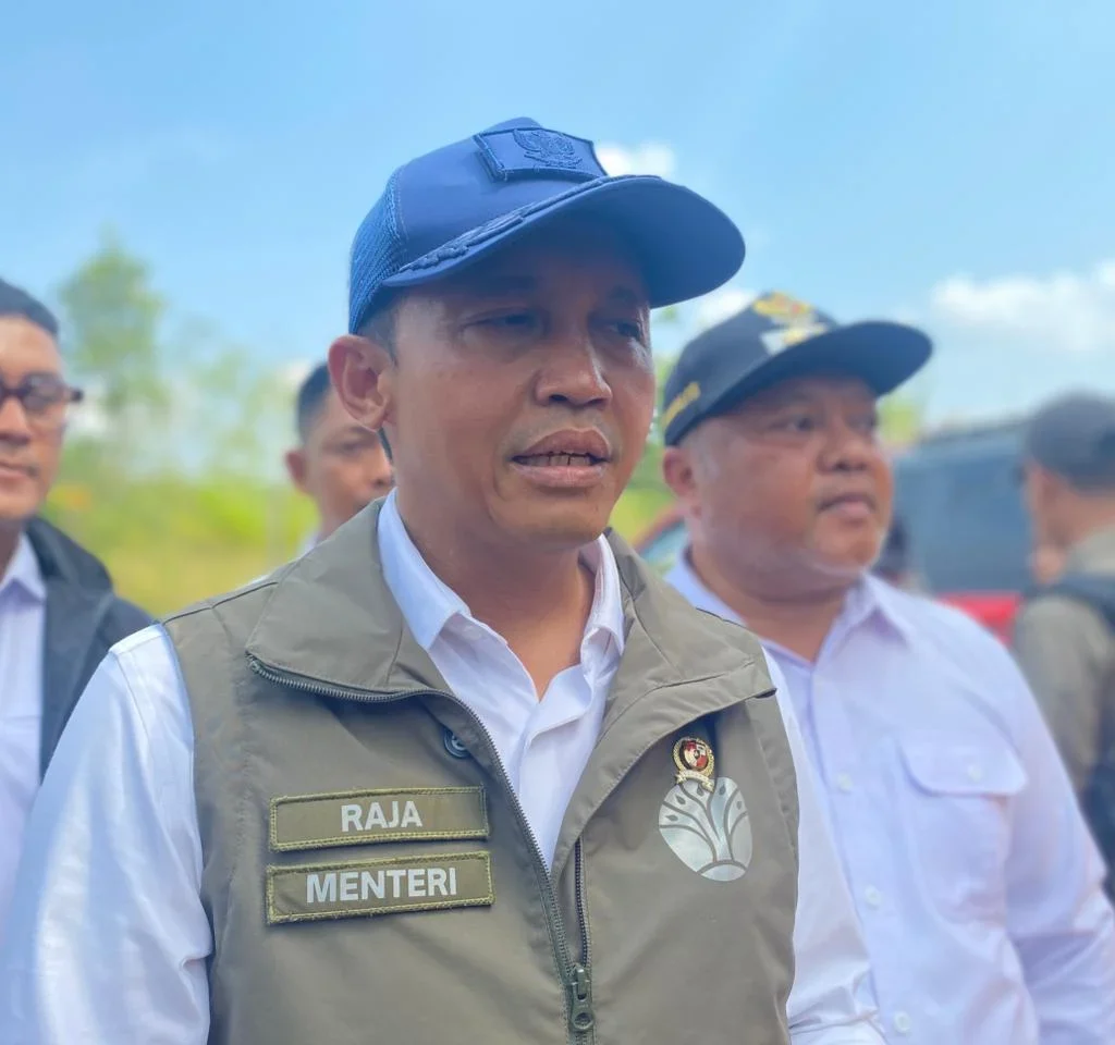 Menteri Kehutanan, Raja Juli Antoni.