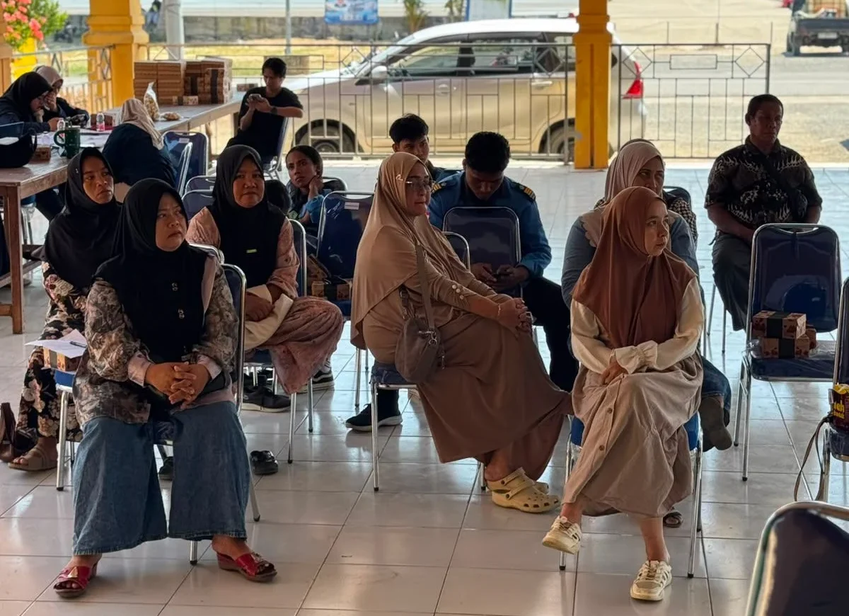 Pendampingan Izin Usaha dan Sosialisasi Aplikasi SAPA UMKM di Pendopo Kecamatan Talisayan, Kamis (27/8/2026).