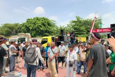 Puluhan Sopir Truk Geruduk Kantor Bupati Berau, Keluhkan Solar Langka dan Izin Galian C