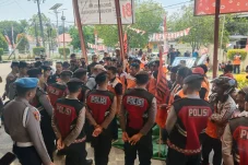 Tuntut Hak 3 Pekerja di Berau, Ratusan Buruh Segel Kantor Pengawas Disnaker Kaltim