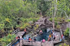 Rekomendasi Wisata Berau: Air Panas Asin Pemapak Keajaiban Alam Unik Penuh Khasiat