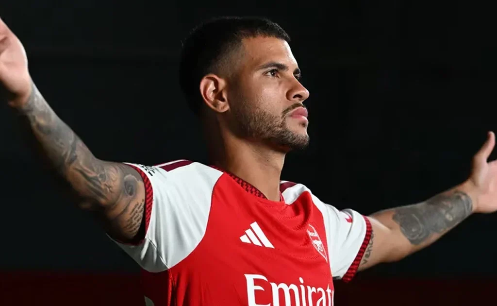 Bruno Guimaraes saat resmi menjadi pemain Arsenal (arsenal.com)