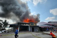 Si Jago Merah Kembali Berkobar di Jalan Milono, Pemadaman Masih Berlangsung