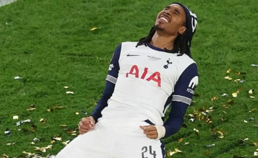 Pemain Tottenham Hotspur dan Timnas Inggris Djed Spence (Instagram/@djedspence)