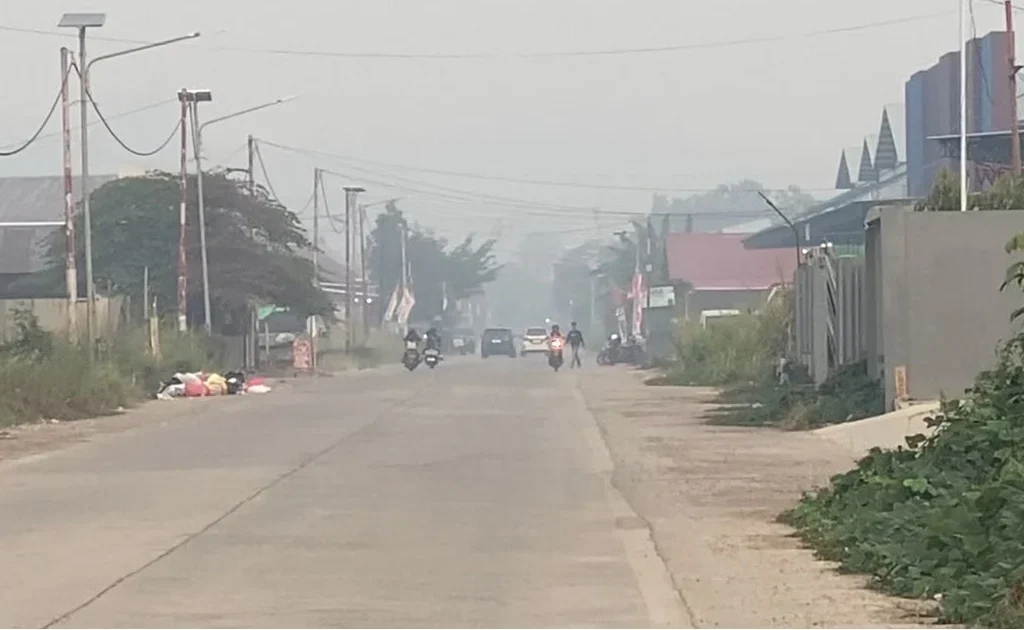 Kabut asap menyelimuti Tanjung Redeb, Berau dampak dari karhutla (Zuhrie/BT)