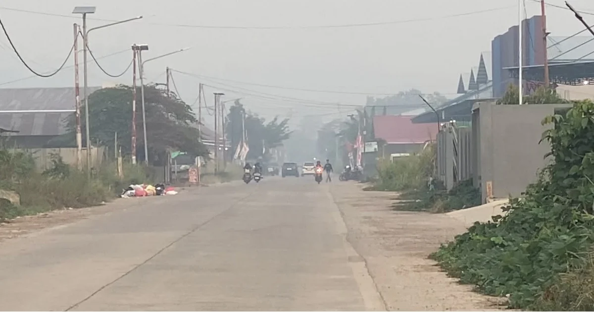Kabut asap menyelimuti Tanjung Redeb, Berau dampak dari karhutla (Zuhrie/BT)
