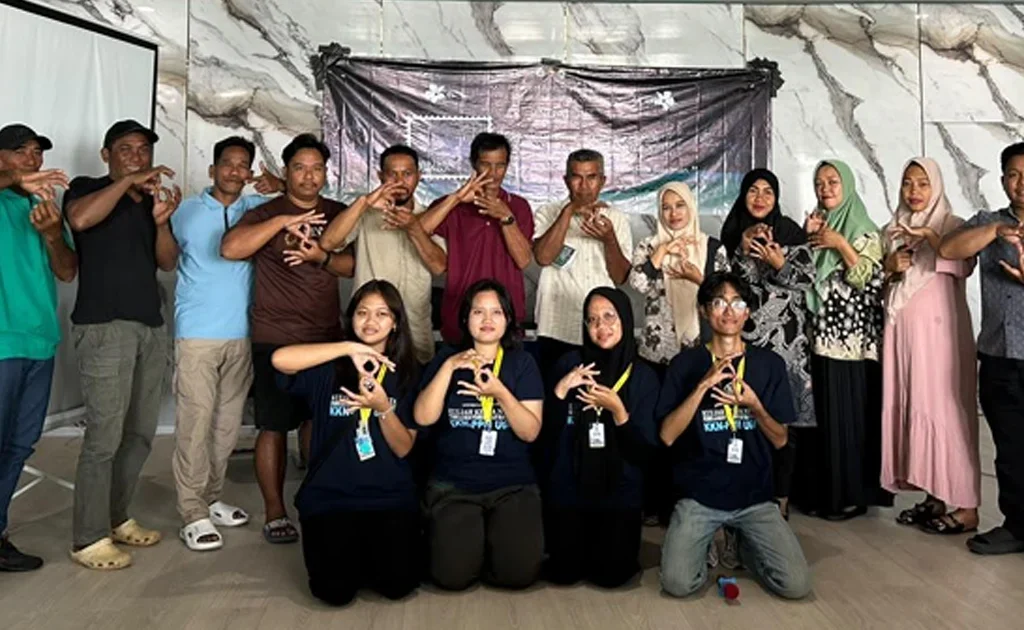 Mahasiswa KKN UGM Ajak Warga Biduk-biduk Berau Olah Limbah Sampah Jadi Eco Paving Block (Ist)