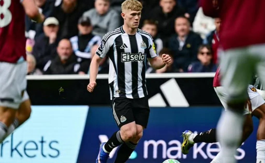 Pemain Newcastle United Lewis Hall (X/@NUFC)