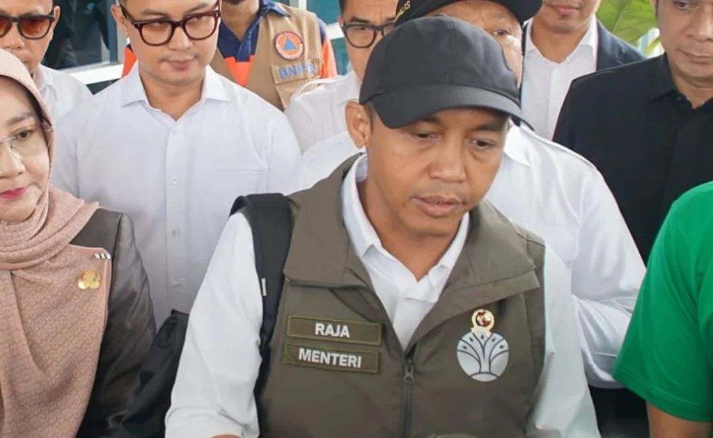 Menhut Raja Juli Antoni saat kunjungan ke Berau, Kaltim (Diva/BT)